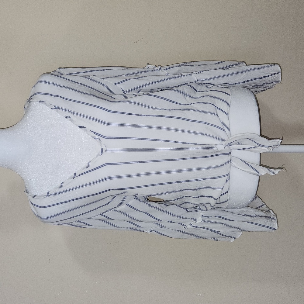 Lavender Field White and Blue Women Top, Size Small